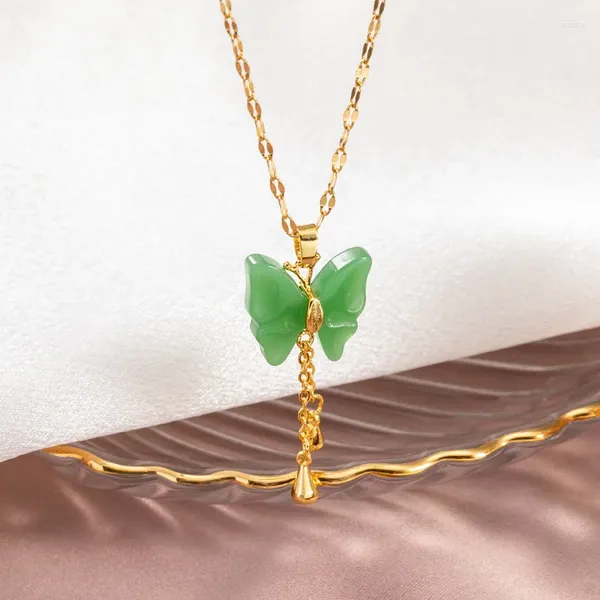 Collares colgantes Verde simulado Jade Piedra Mariposa para mujeres Acero inoxidable Cadena ajustable Joyería del encanto