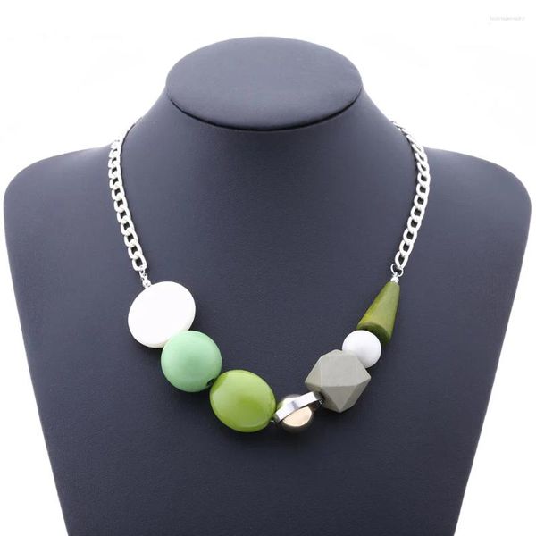 Collares colgantes Collar de cuentas de madera verde para mujeres Declaración de cuentas geométricas vintage Joyería de moda hecha a mano retro