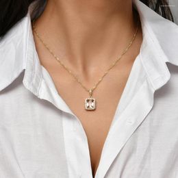 Pendentif colliers fait à la main conçu pour les femmes couleur or collier de forme carrée incrusté de zircon cubique donner un cadeau d'anniversaire à un ami