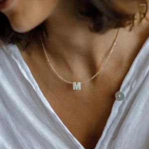 Colliers pendants faits à la main 26 lettres de 26 lettres Choker pour femmes brillant les perles de cristal clavicule chian femelle bijoux