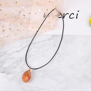 Hangende kettingen Handgeschakelde rauwe carneliaanse ketting voor vrouwen mannen natuursteen genezing kristal chakra juli geboortesteen draad