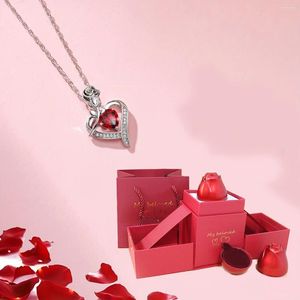 Collares colgantes corazón collar rojo de circón con rosas caja de flores para el día de la madre 2024 Joyería romántica de lujo Regalo de boda