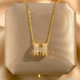 Hanger Kettingen High-end Designer Volledige Diamanten Letter h Ketting Vrouwelijke Inlay Prachtige Vierkante Zirkoon Sleutelbeenketting