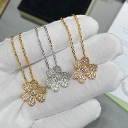 Colliers pendants High End Fashion Luxury S925 Silver Clover Full Diamond Collier Bijoux est livré avec un sac d'emballage 240410