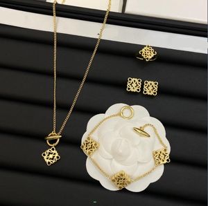 Colliers pendentifs Colliers de bijoux de luxe légers de haute qualité, bracelets, boucles d'oreilles et bagues