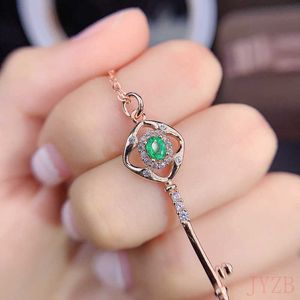 Hanger kettingen Hoge kwaliteit Natuurlijke Emerald Simple Key Pendant Necklace 925 Sterling Silver Premium Wedding Sieraden G230202