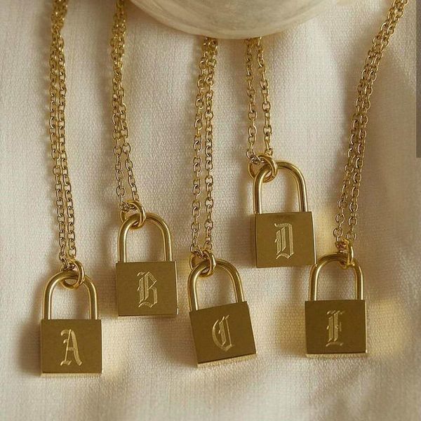 Collares pendientes Hip Hop 18K chapado en oro Acero inoxidable Bloqueo cuadrado Collar inicial Letra inglesa antigua para mujeres a prueba de agua