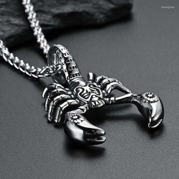 Colliers pendants Hip Hop Fashion Bijoux accessoires rétro creux Collier Scorpion en acier titane pour hommes