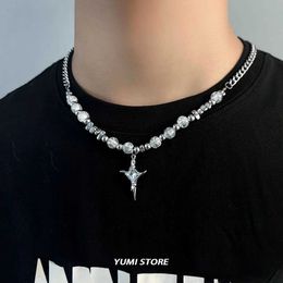 Colliers de pendentif Collier de croix de perle hip hop adaptée aux hommes Tendance Titanium Collier en acier kpop pendentif accessoires de bijoux unisexe J240516