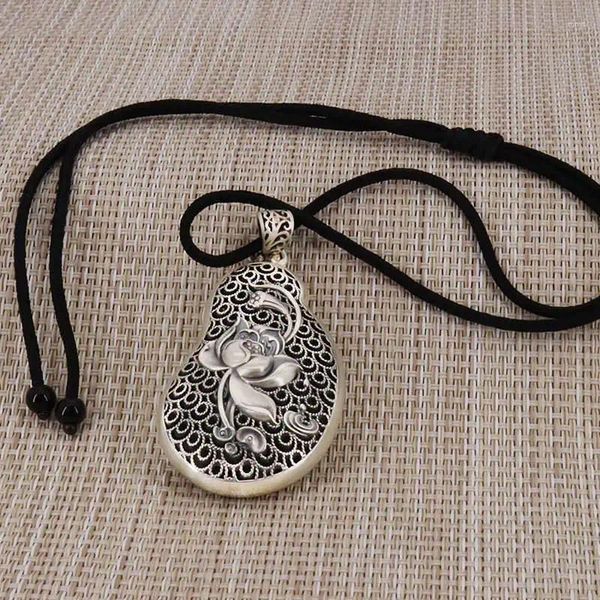 Collares colgantes estilo hip hop guanyin zen masculino sólido hueco hacia fuera collar bodhisattva al por mayor