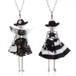 Hanger Kettingen HOCOLE Mode Zwarte Hoed Meisje Pop Kristal Vleugel Pailletten Streep Jurk Lichtmetalen Ketting Vrouwen Accessoires Sieraden
