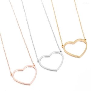 Hanger kettingen Hollow Out Love Heart Vorm ketting Roestvrij staal Open Lijn Draad Wrapped Geometric Minimal Koreaanse choker voor koppels