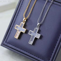 Colliers de pendentif à chaud vendant un nouveau collier de croix en argent sterling pour femmes et de bijoux de marque de luxe Couple de groupe GIDEC24326