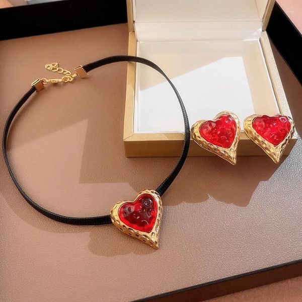 Collares colgantes HUANZHI pliegues rojo resina Metal corazón Y2K collar para mujeres niñas fiesta personalidad Vintage joyería 2023