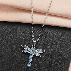Collares colgantes Huitan Blue Dragonfly Collar para mujeres Diseño creativo Collar femenino Partido de baile Fancy Birthday Fashion Jewelry Q240525