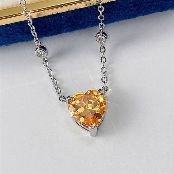 Collares colgantes Huitan brillante amarillo / rosa corazón CZ collar para mujeres simple elegante boda fiesta accesorios joyería de moda