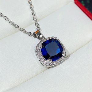 Pendentif Colliers Huitan Classique Bleu Cubique Zircone Collier Pour Femmes De Luxe Fiançailles De Mariage Accessoires Anniversaire Cadeau Versatile Juif