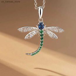 Hanger kettingen Huitan Fashion Dragonfly -vormige hangende ketting Geschikt voor vrouwen ingesteld met kleurrijke kubieke zirkonia Exquisite Girl Jewelry Party Gift240408