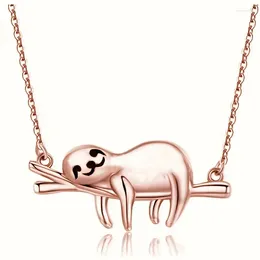 Pendentif Colliers Huitan Sloth couché dans la fourchette Design Collier pour femme Accessoires d'animaux mignons Filles Anniversaire Cadeau Déclaration Bijoux