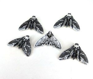 Hangende kettingen Hzew 50pcs accessoires Animal Moth Skull Head Moth hanger voor vrouwen man 2211154549149