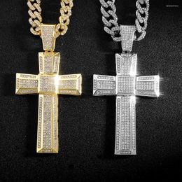 Hangende kettingen Iced Out Cross Pedant ketting met 4 mm touwketen Hip Hop prachtige accessoires Volledige strass charme sieraden voor mannen