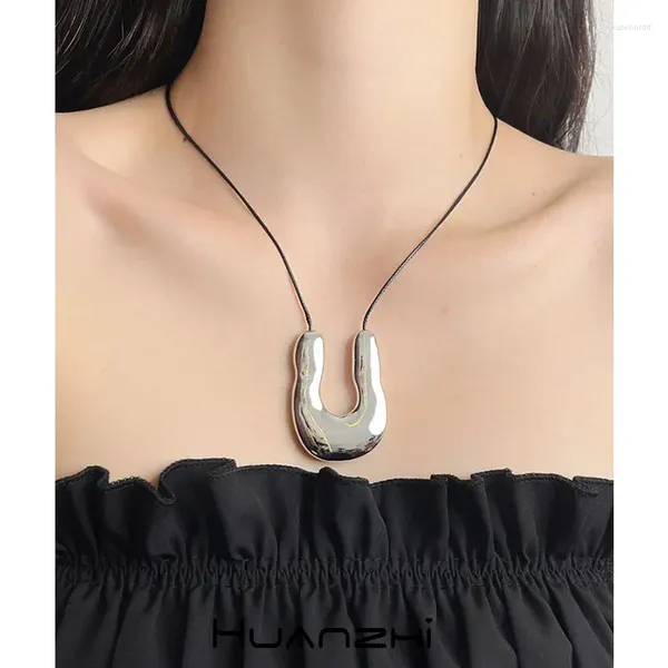 Collares colgantes Collar de metal de herradura en forma de U irregular para mujeres Chica Ins Vintage Simple Charm de moda Corazón Cadena de clavícula HUANZHI