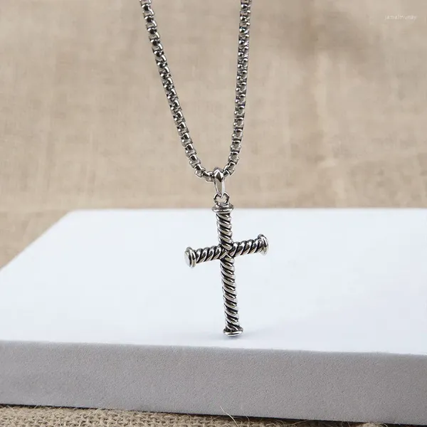 Colliers pendants Jade Angel Twisted Design Cross for Men and Women Collier Fashion Unique Platinum Brass David Jewelry