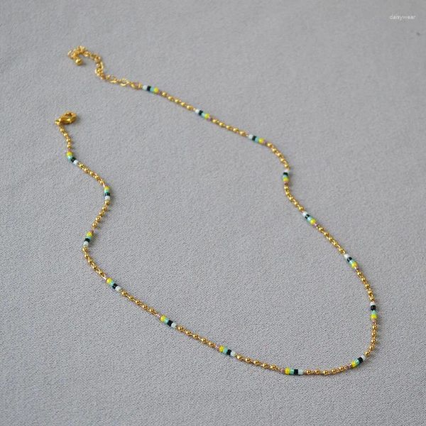 Colliers pendentifs L'art de la littérature de niche du Japon et de la Corée du Sud est simple et élégant avec des perles de tube de riz colorées plaquées en laiton