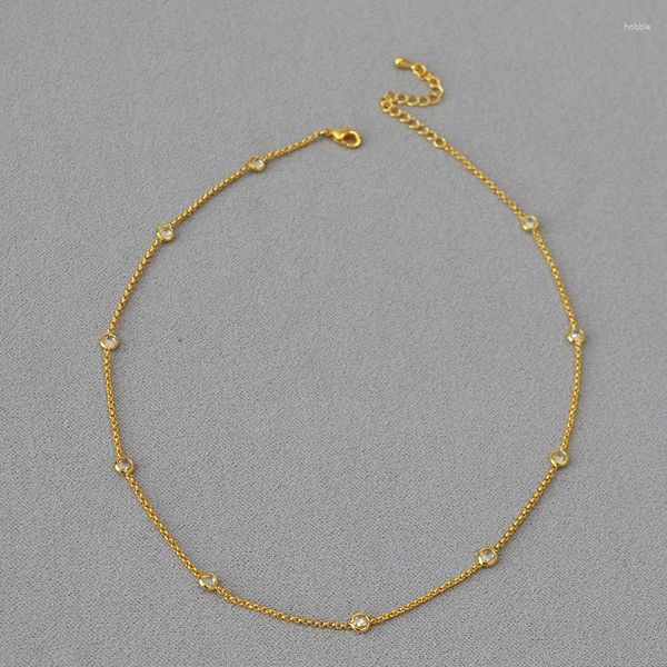 Les colliers à pendentif sont simples et élégants. Short de tempérament en laiton doré, cristal scintillant, Zircon