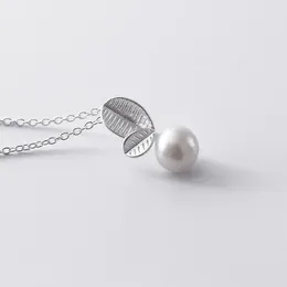 Pendentif Colliers Style japonais et coréen à la mode simple collier de perles d'eau douce pour les femmes Ins feuilles chaîne de clavicule beige naturel
