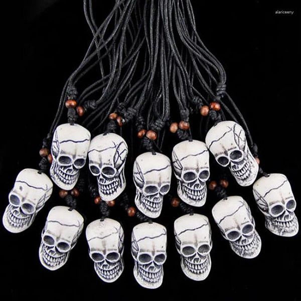 Collares pendientes Joyería Al Por Mayor 12 unids Imitación Yak Hueso Tallado Halloween Horror Esqueleto Cráneo Cabeza Colgantes Collar Regalos Amuleto