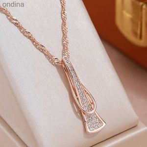 Pendentif colliers JULYDREAM géométrique entièrement pavé Zircon courbe Triangle pendentif femmes 585 or couleur collier bijoux de mariage accessoires Vintage YQ240124