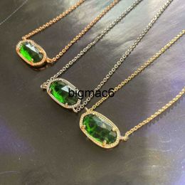 Colliers pendentifs kendrascotts bijoux de créateur Kendras Scotts collier nouveau Elisa minimaliste et élégant collier en verre vert herbe à la mode clavicule