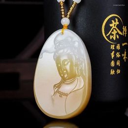 Colliers pendants Khan Jade Qiemo Couleur de sucre Avalokitesvara Blanc Guanyin Bodhisattva Collier Men A