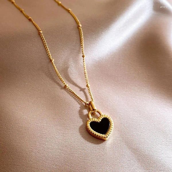 Collares colgantes Collar de corazón de acero inoxidable coreano para mujeres Gargantilla blanca negra Cadena de clavícula Concha Boda Cumpleaños Joyería Regalo