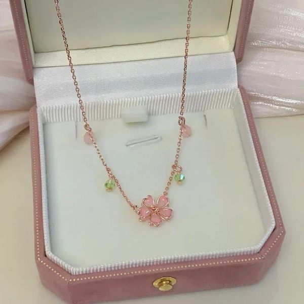 Collares colgantes Collar de circón de flor de cerezo dulce coreano Cadena de clavícula de flor de cristal de lujo para mujeres Regalo de joyería de boda