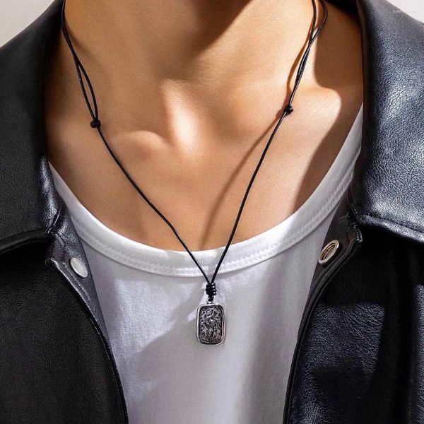 Pendentif Colliers KunJoe Punk Géométrique Métal Carré Collier Pour Hommes Casual Noir En Cuir Corde Chaîne Ras Du Cou Bijoux Cadeau