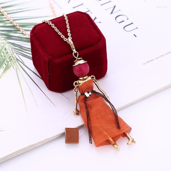 Pendentif Colliers LH 2023 Conception De Mode Poupée Collier Pour Femmes Orange Robe Alliage Pendentifs Chandail Chaîne S Cou Bijoux Accessoires