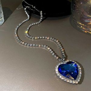 Colliers de pendentif grand collier de pendentif en cristal en cristal adapté aux femmes tout collier diamant titanic coeur coeur bleu pour toujours l'amour s2452599 s2