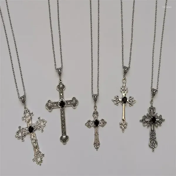 Colliers pendants Grands bijoux croix détaillés