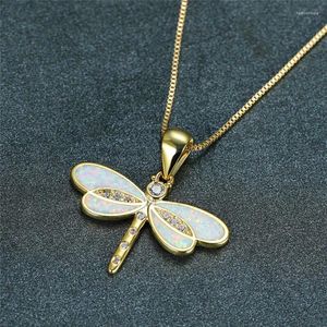 Colliers pendentifs Collier pour femmes bijoux blanc simulé Opale Dragonfly Festival cadeau de demoiselle d'honneur exquise