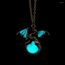 Pendentif Colliers Lichtgevende Draak Ketting Glowing Night Fluorescentie Oud Zilver Glow In The Dark Voor Mannen Vrouwen Party Hallowen