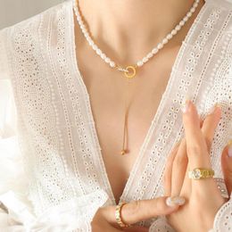 Pendentif Colliers Light Luxury Collier de perles d'eau douce courte petite taille en acier titane femme romaine étoilée double anneau