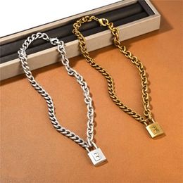Colliers pendants LETTRE LUXE LEXURIE détachable trois dans un collier Boucles d'oreilles Simple Vintage Old Fashion Charmant bijoux J240506
