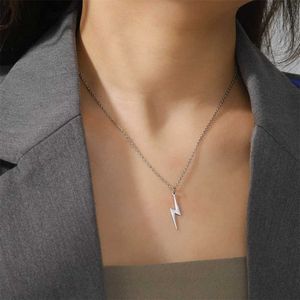 Colliers pendants Lightning Collier pendentif chaîne géométrique en acier inoxydable Collier simple pour les femmes d'ornement pour hommes