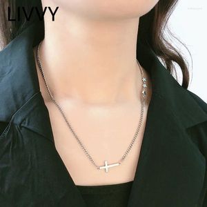 Colliers pendants Collier de croix de couleur argentée Livvy pour femmes couples thaïlandais Fashion Fashion Clicule Chaîne