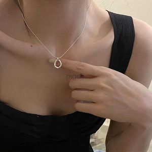 Hanger Kettingen Llight Luxe INS Gladde Onregelmatige Ring Hanger Ketting voor Vrouwen Mannen 2023 Nieuwe Eenvoudige Sleutelbeenketting Mode-sieraden Unisex 240330