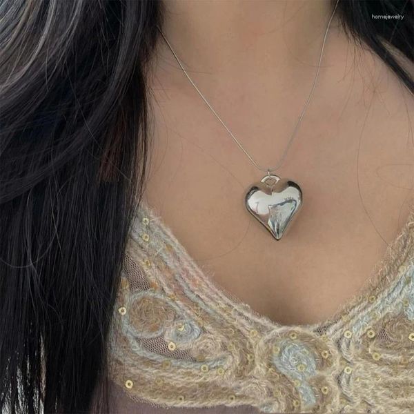 Colliers pendants Love Heart Collier Nice
