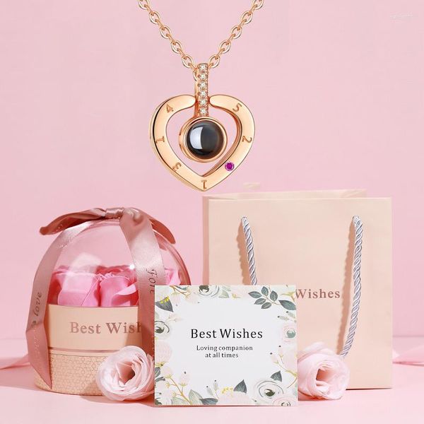 Collares colgantes Collar de corazón de amor con caja de regalo de rosa de lujo para novia 2023 Moda 100 idiomas I You Joyería romántica