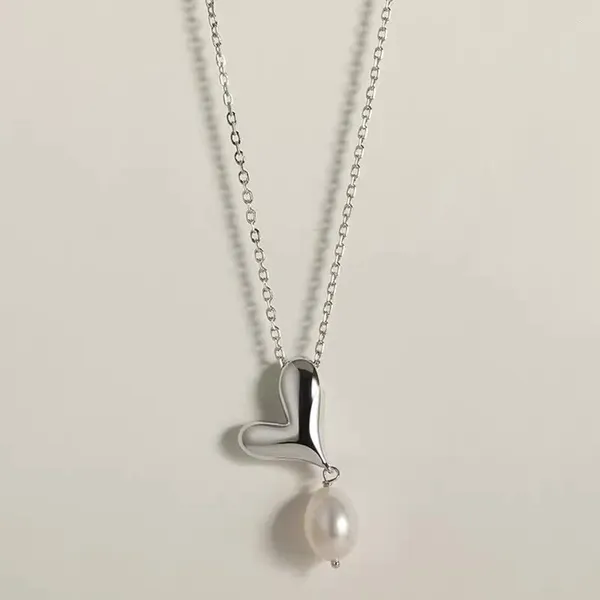 Pendentif Colliers Love Pearl Collier Femme Lumière Luxe Haute Qualité Quotidien Polyvalent Collier En Forme De Coeur Chaîne De Mode Cravate